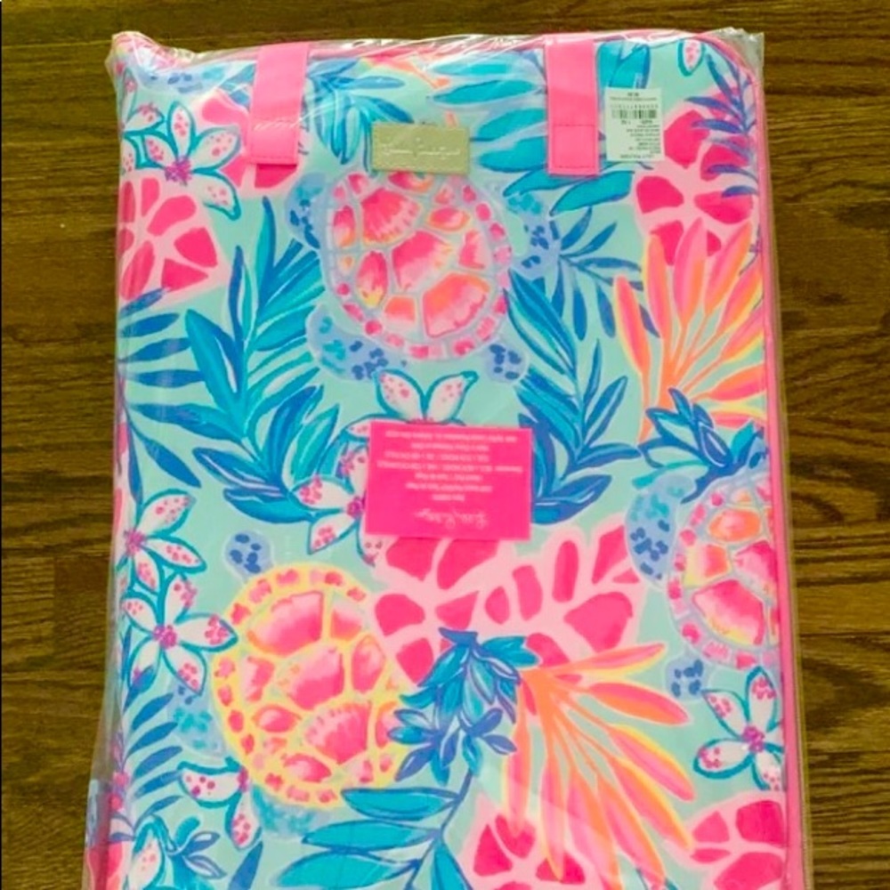 COPY - COPY - NWT LILLY PULITZER PACKABLE BEACH MAT.